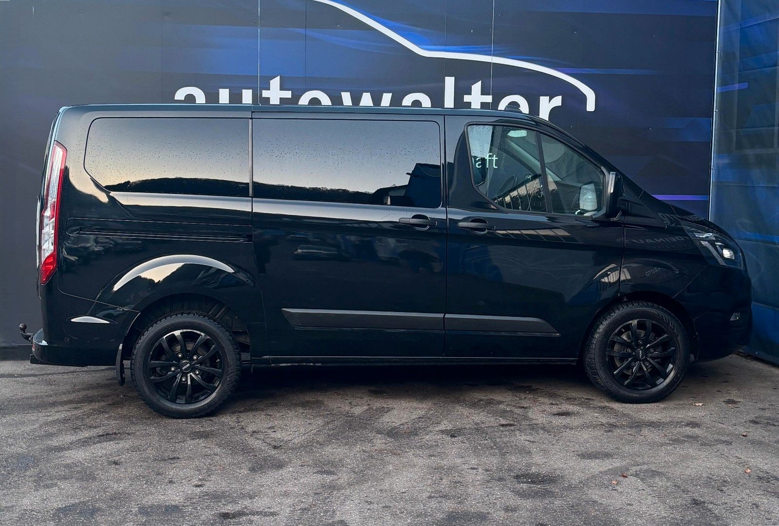 Fahrzeugabbildung Ford Transit Custom 8 Sitzer, Rückfahrkamera