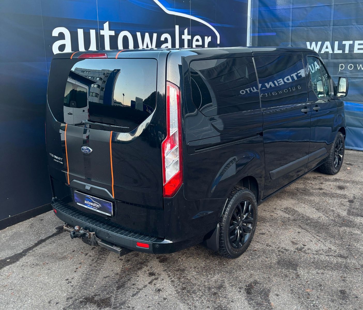 Fahrzeugabbildung Ford Transit Custom 8 Sitzer, Rückfahrkamera