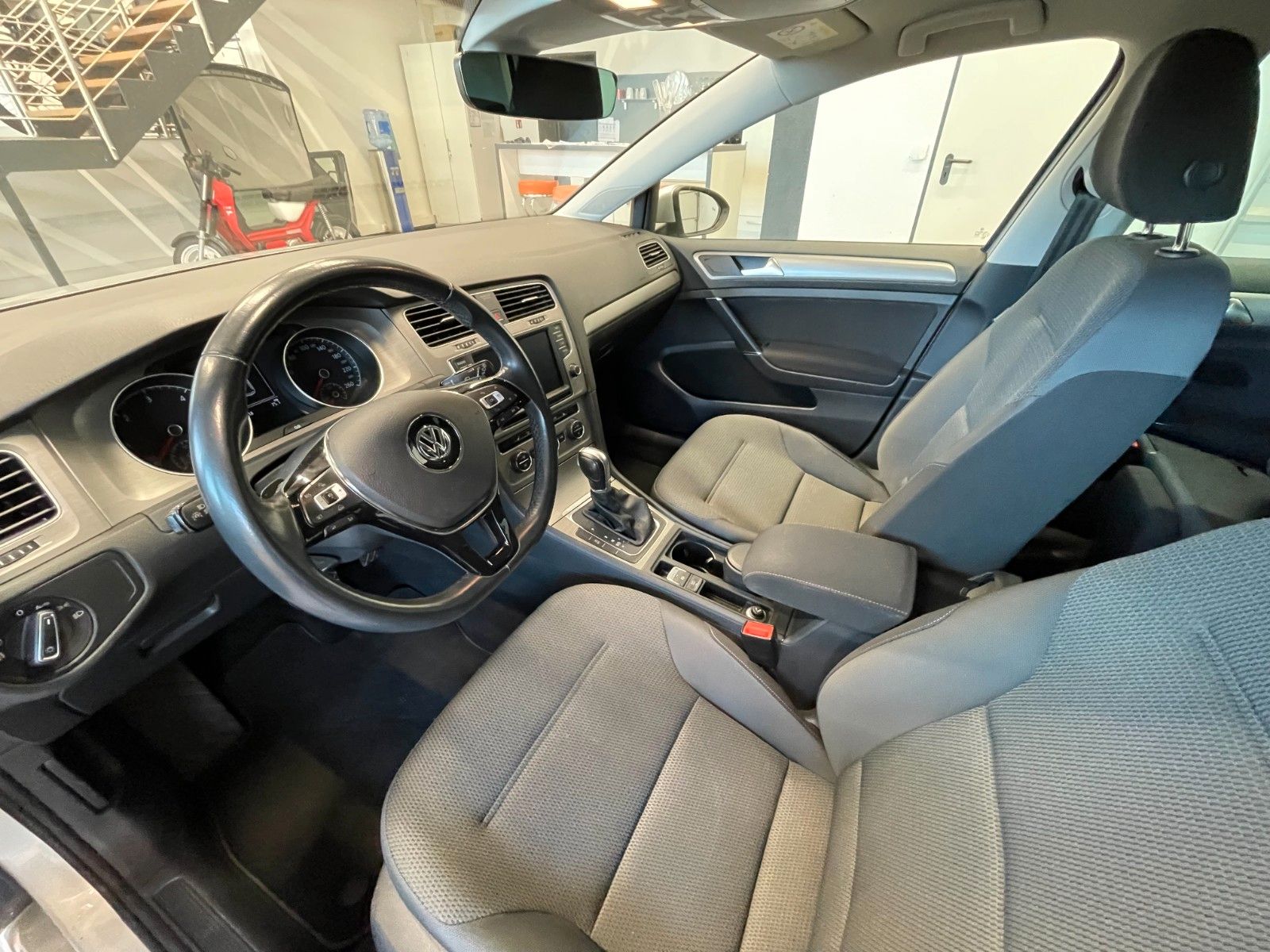 Fahrzeugabbildung Volkswagen Golf VII Lim. Comfortline*Xenon*Standheizung*TOP