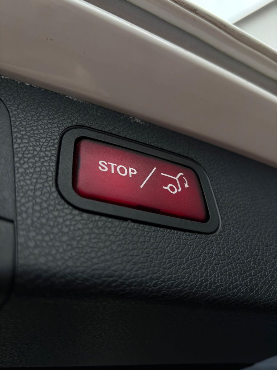 Fahrzeugabbildung Mercedes-Benz E 220  T-Modell AMG Line