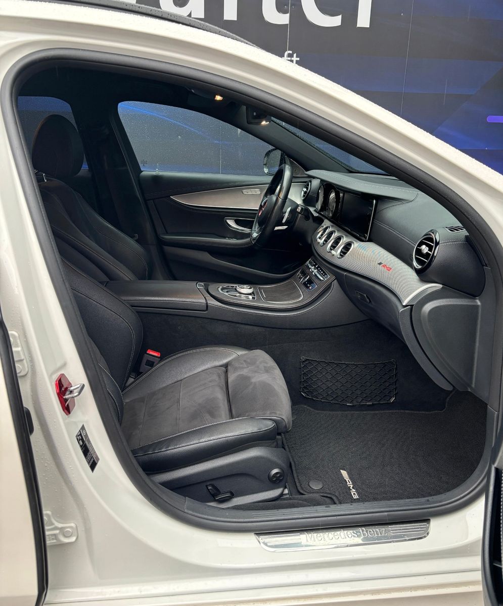 Fahrzeugabbildung Mercedes-Benz E 220  T-Modell AMG Line