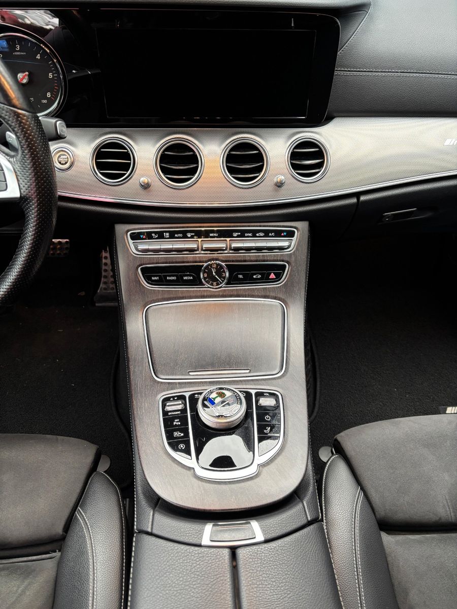 Fahrzeugabbildung Mercedes-Benz E 220  T-Modell AMG Line