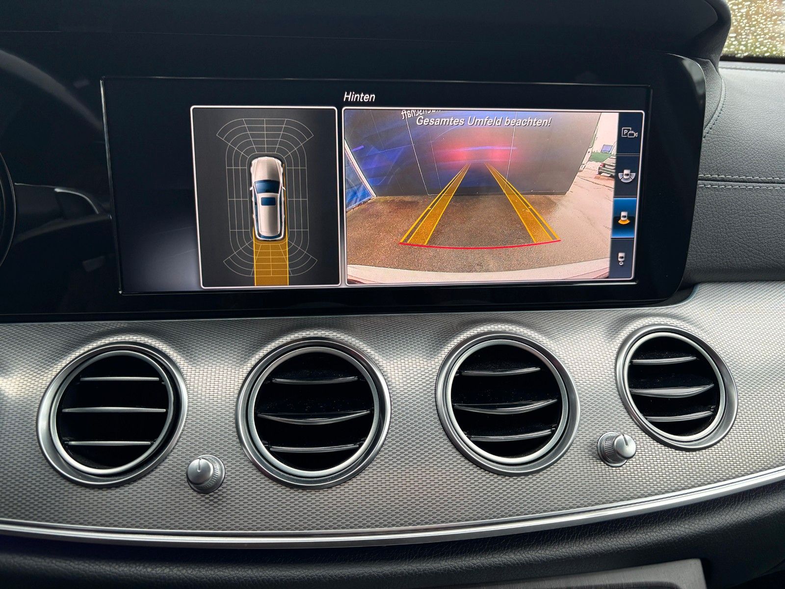 Fahrzeugabbildung Mercedes-Benz E 220  T-Modell AMG Line