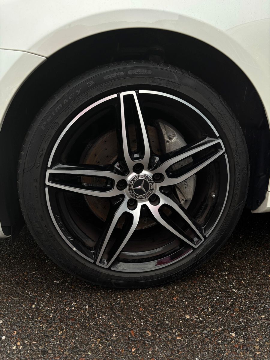 Fahrzeugabbildung Mercedes-Benz E 220  T-Modell AMG Line