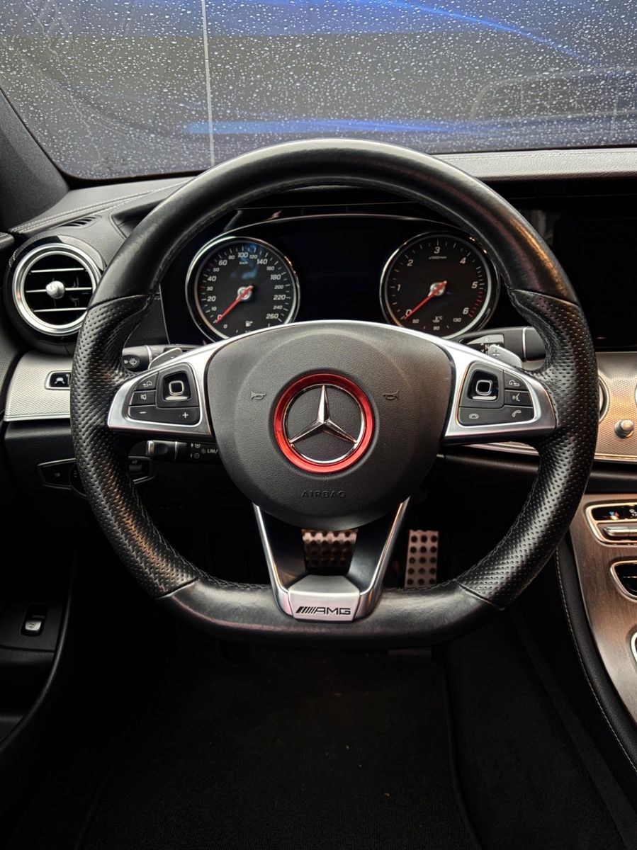 Fahrzeugabbildung Mercedes-Benz E 220  T-Modell AMG Line