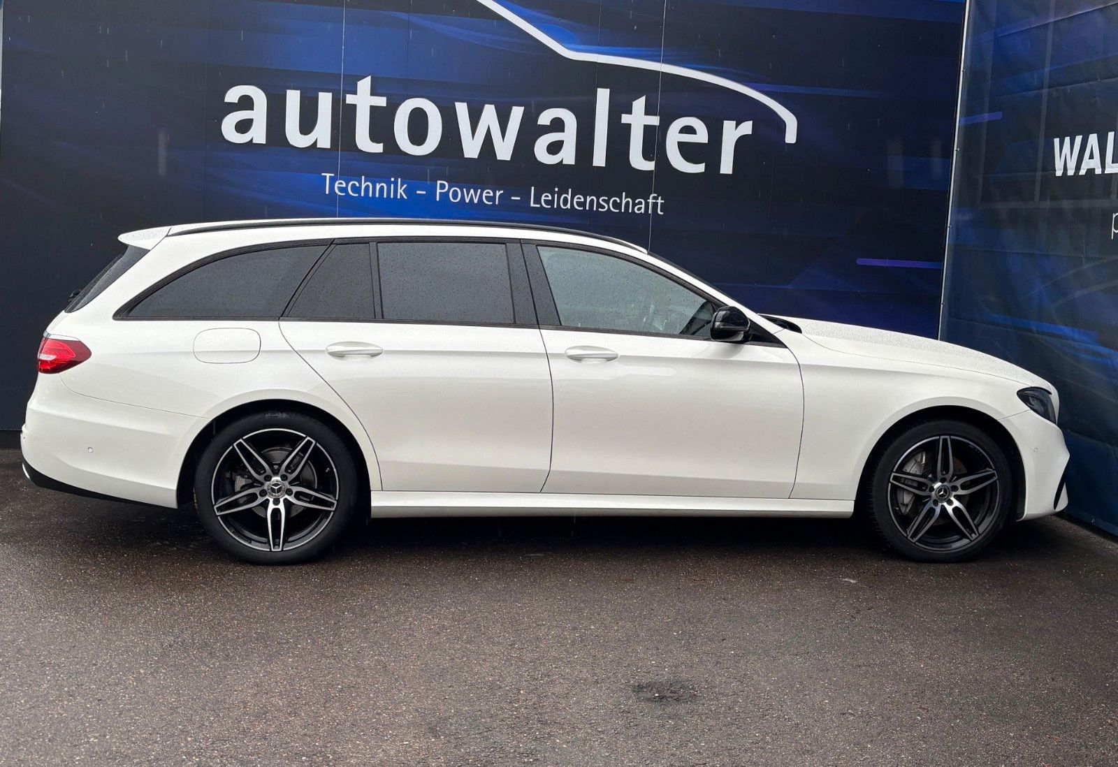 Fahrzeugabbildung Mercedes-Benz E 220  T-Modell AMG Line