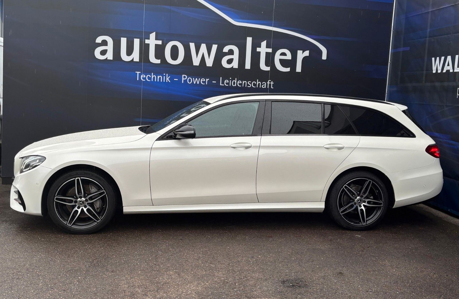 Fahrzeugabbildung Mercedes-Benz E 220  T-Modell AMG Line