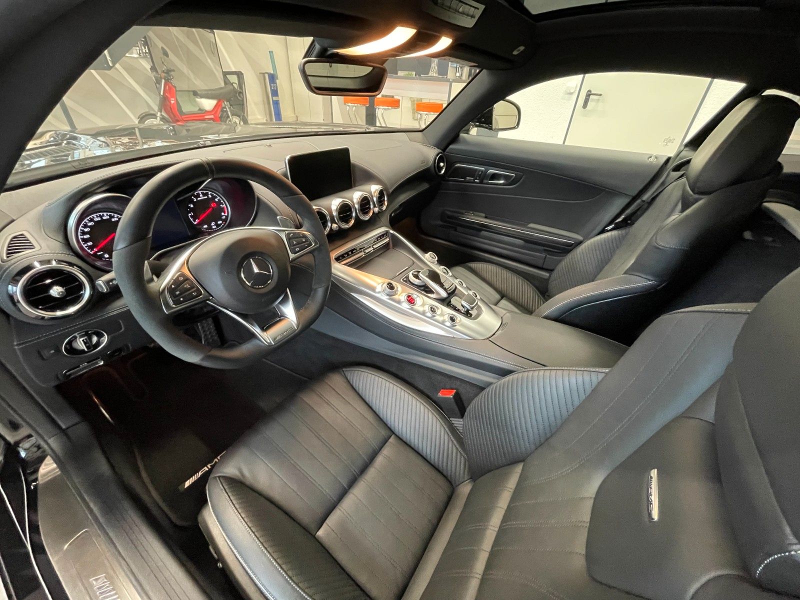 Fahrzeugabbildung Mercedes-Benz AMG GT Coupe*Panoramadach*AMG Performance