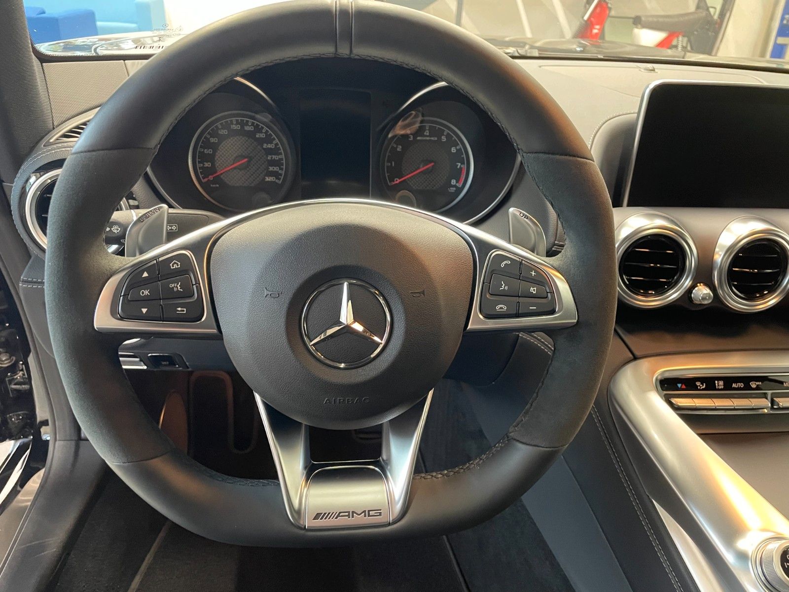 Fahrzeugabbildung Mercedes-Benz AMG GT Coupe*Panoramadach*AMG Performance