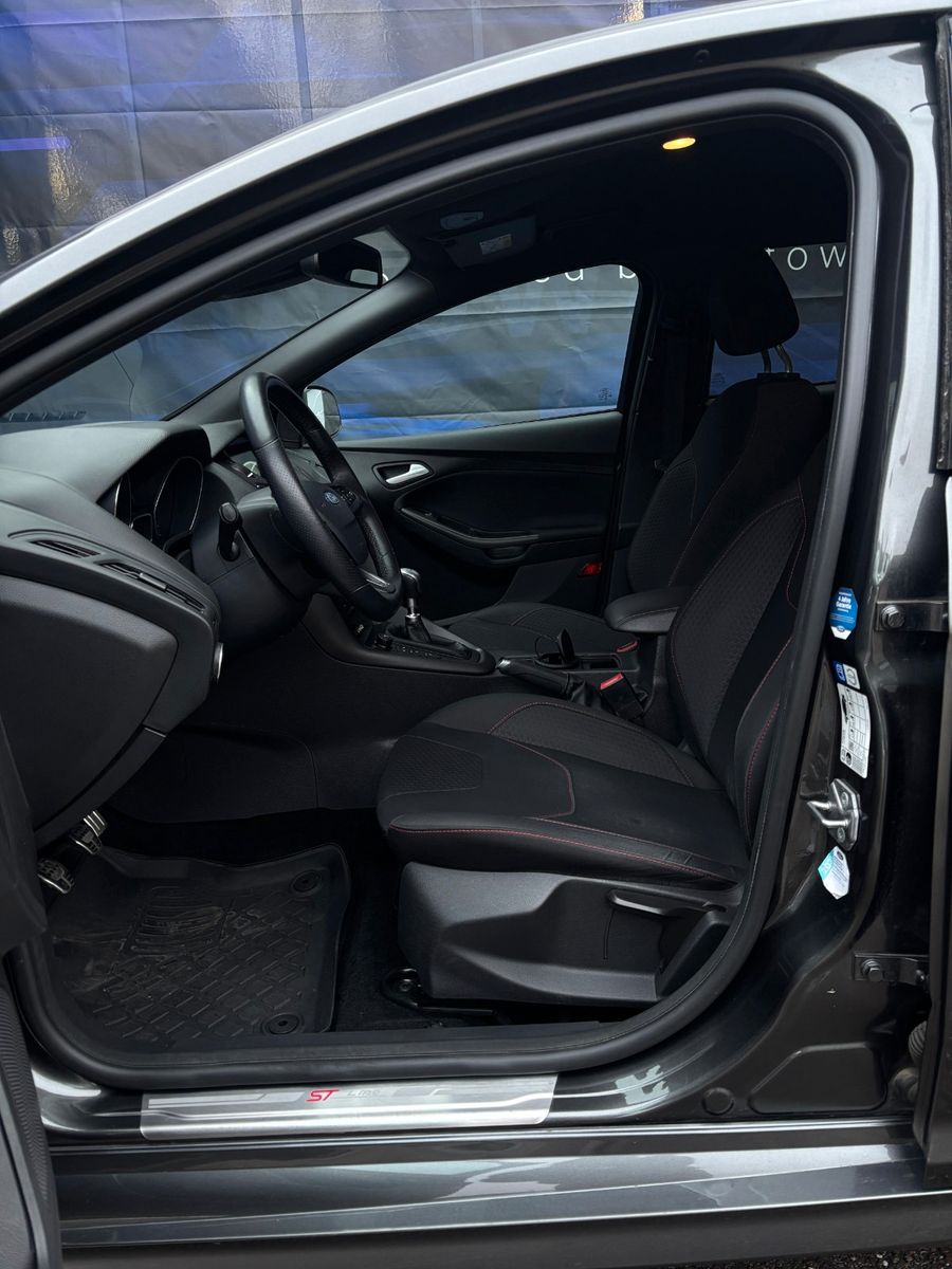 Fahrzeugabbildung Ford Focus Turnier ST-Line-Inspektion/Bremse-4xSR neu
