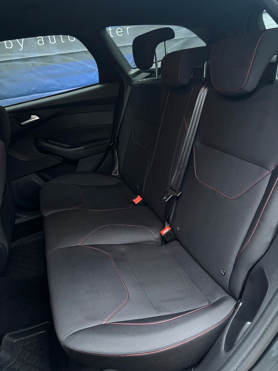 Fahrzeugabbildung Ford Focus Turnier ST-Line-Inspektion/Bremse-4xSR neu