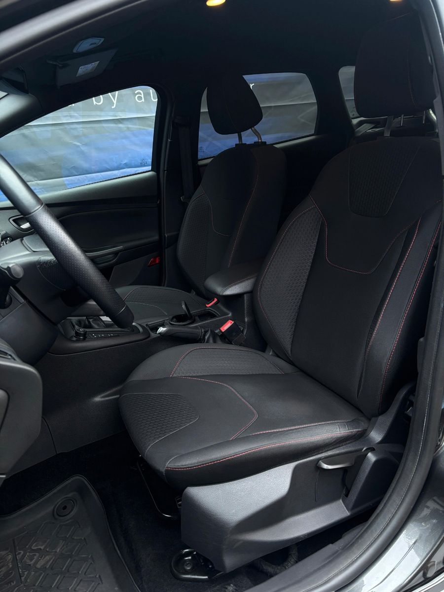 Fahrzeugabbildung Ford Focus Turnier ST-Line-Inspektion/Bremse-4xSR neu
