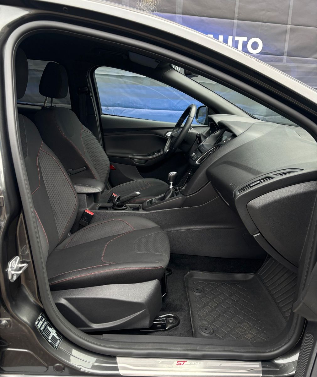 Fahrzeugabbildung Ford Focus Turnier ST-Line-Inspektion/Bremse-4xSR neu