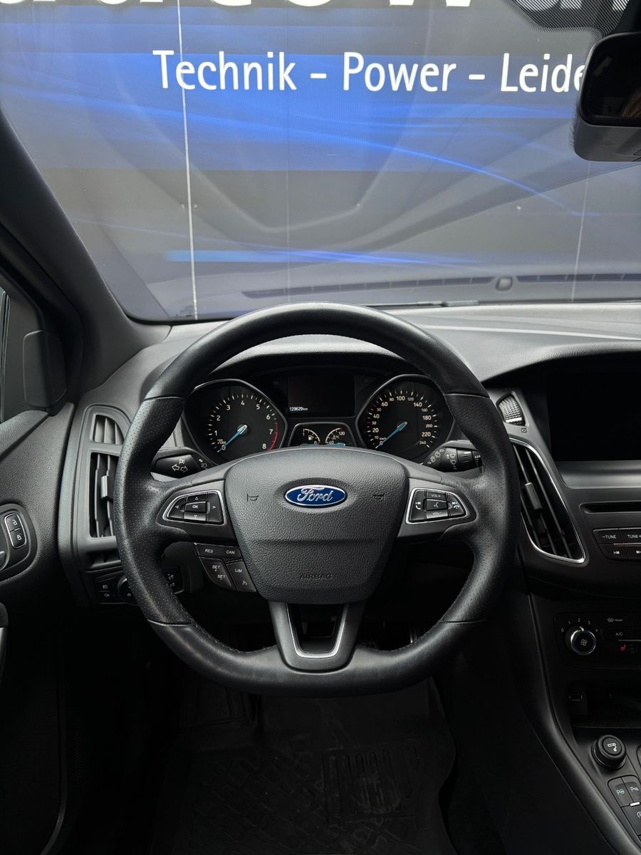Fahrzeugabbildung Ford Focus Turnier ST-Line-Inspektion/Bremse-4xSR neu