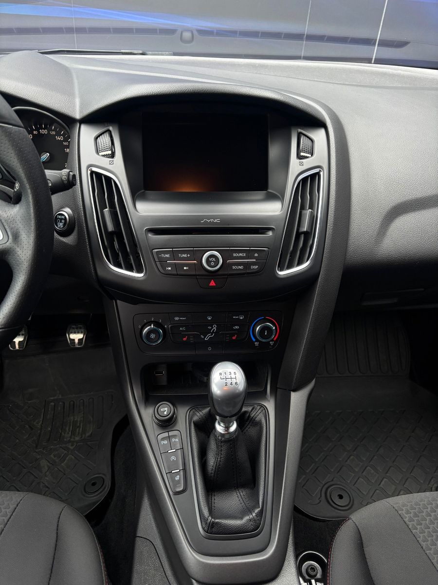 Fahrzeugabbildung Ford Focus Turnier ST-Line-Inspektion/Bremse-4xSR neu
