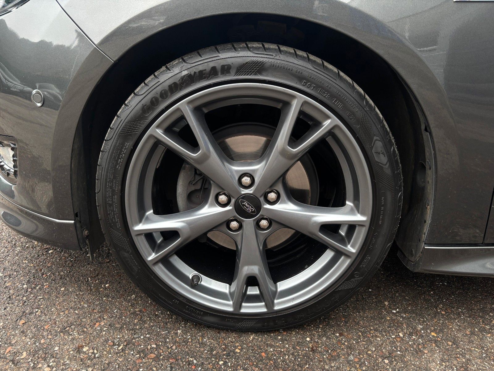 Fahrzeugabbildung Ford Focus Turnier ST-Line-Inspektion/Bremse-4xSR neu