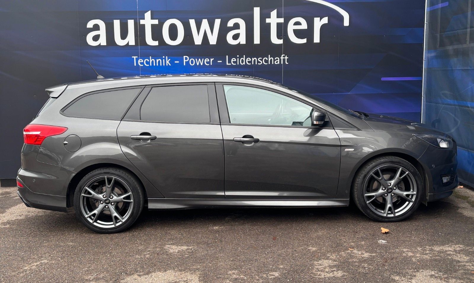 Fahrzeugabbildung Ford Focus Turnier ST-Line-Inspektion/Bremse-4xSR neu