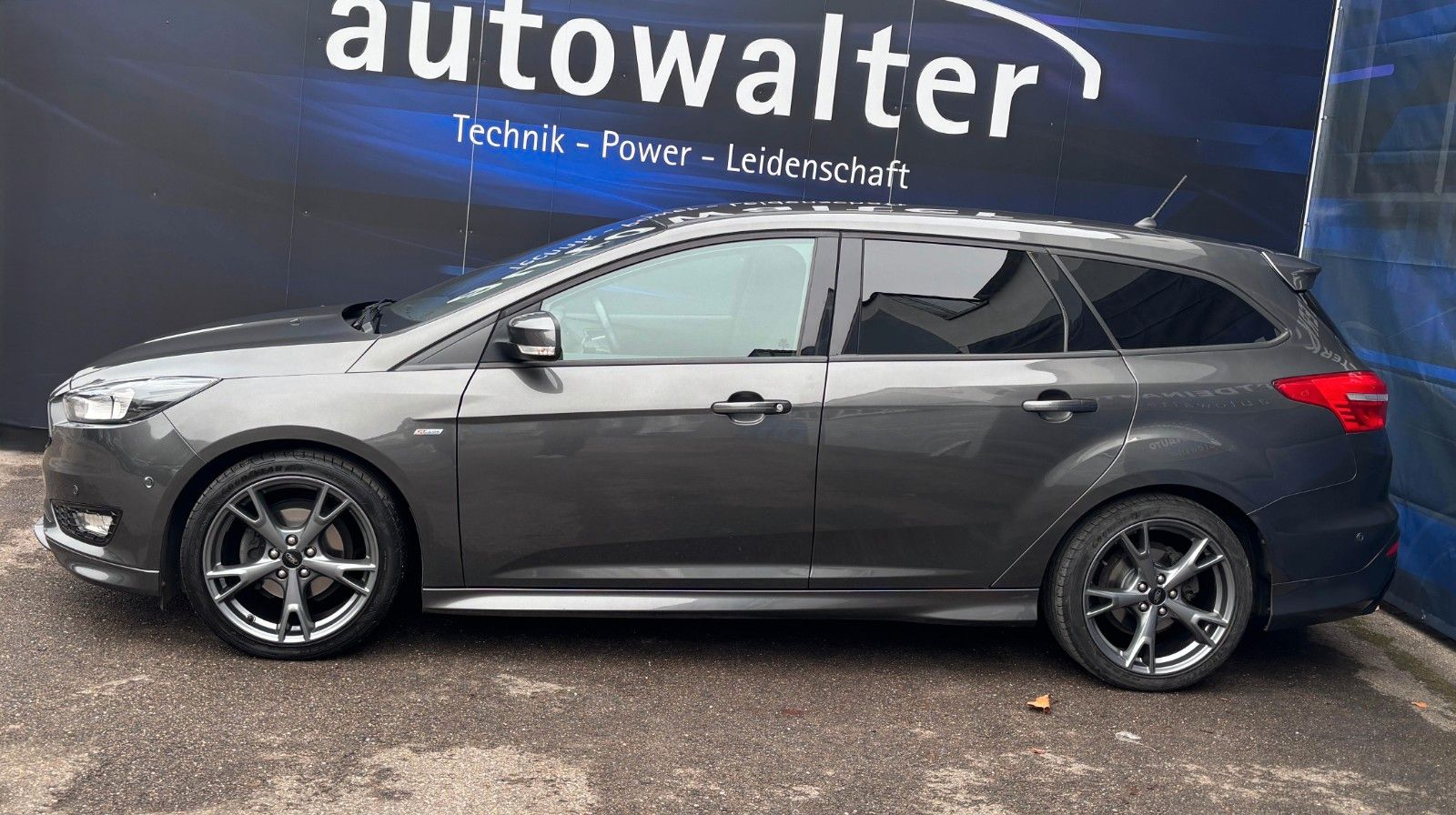 Fahrzeugabbildung Ford Focus Turnier ST-Line-Inspektion/Bremse-4xSR neu