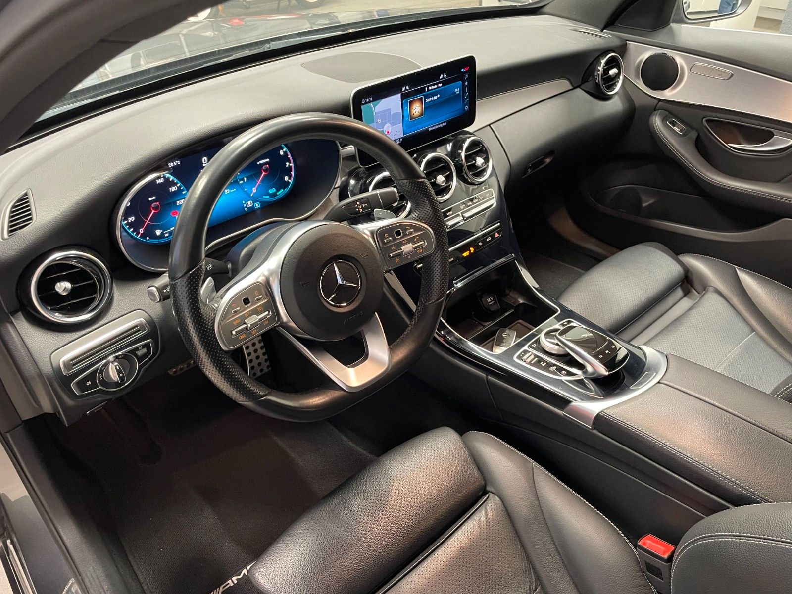 Fahrzeugabbildung Mercedes-Benz C 200 T-Modell AMG Line*AHK*LED