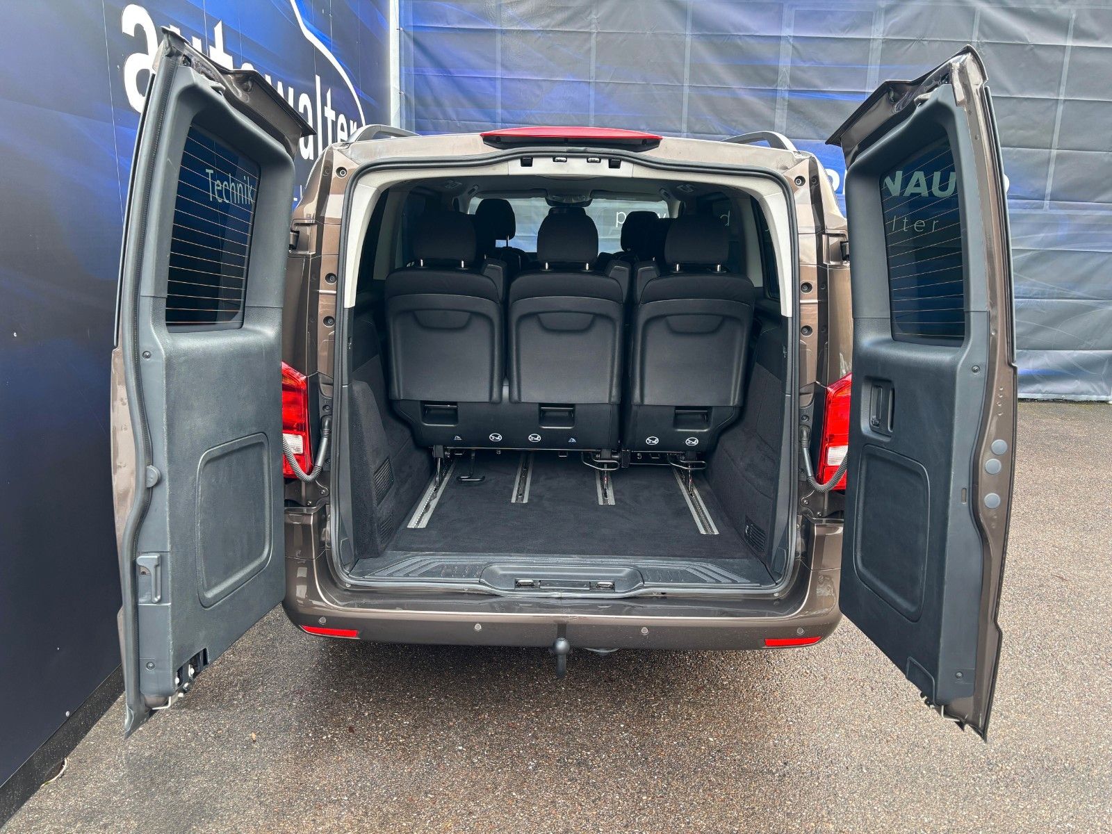 Fahrzeugabbildung Mercedes-Benz Vito Tourer 114/116 CDI 4Matic-AHK-LED-1.Hand