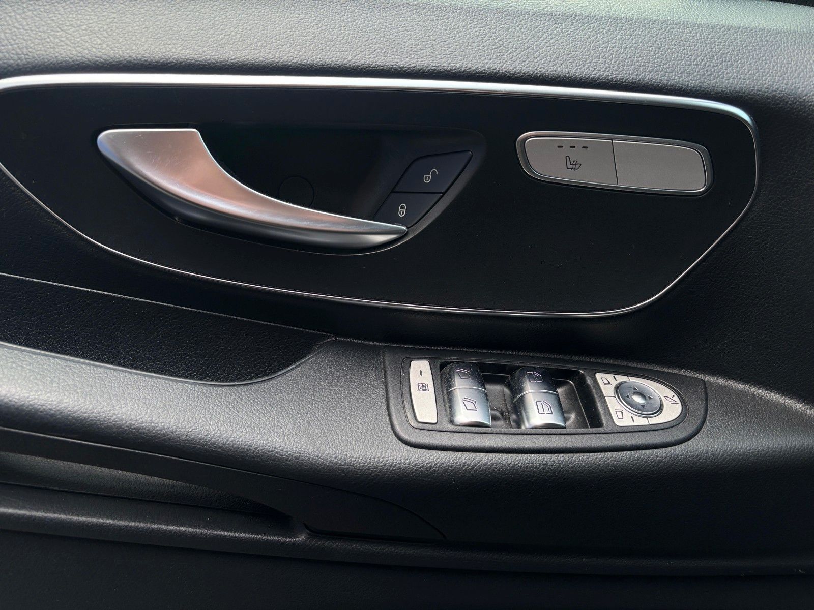 Fahrzeugabbildung Mercedes-Benz Vito Tourer 114/116 CDI 4Matic-AHK-LED-1.Hand