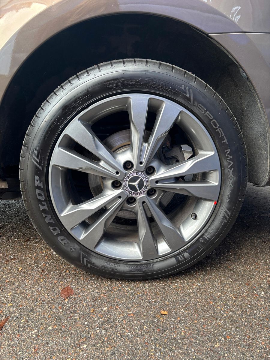 Fahrzeugabbildung Mercedes-Benz Vito Tourer 114/116 CDI 4Matic-AHK-LED-1.Hand