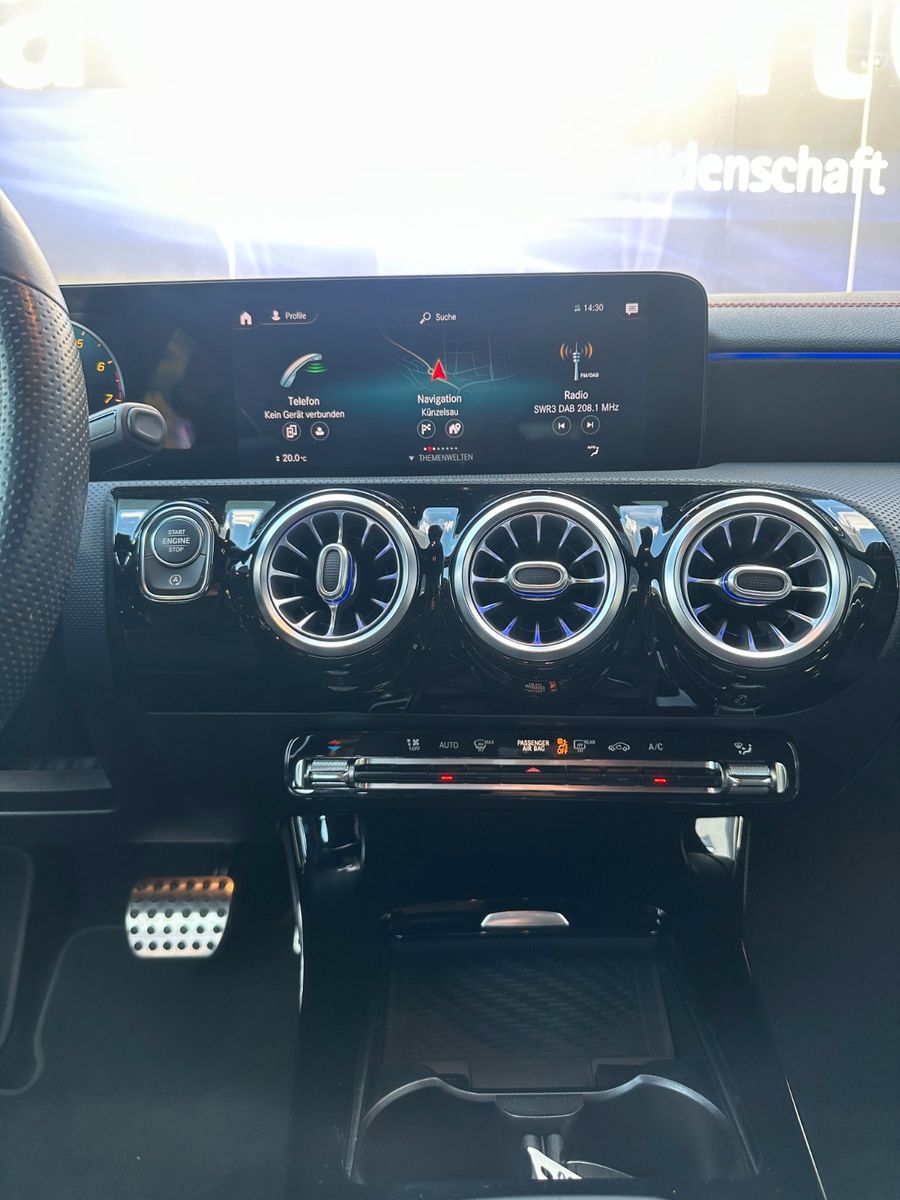 Fahrzeugabbildung Mercedes-Benz CLA 180 SB AMG-LED-Nightpaket