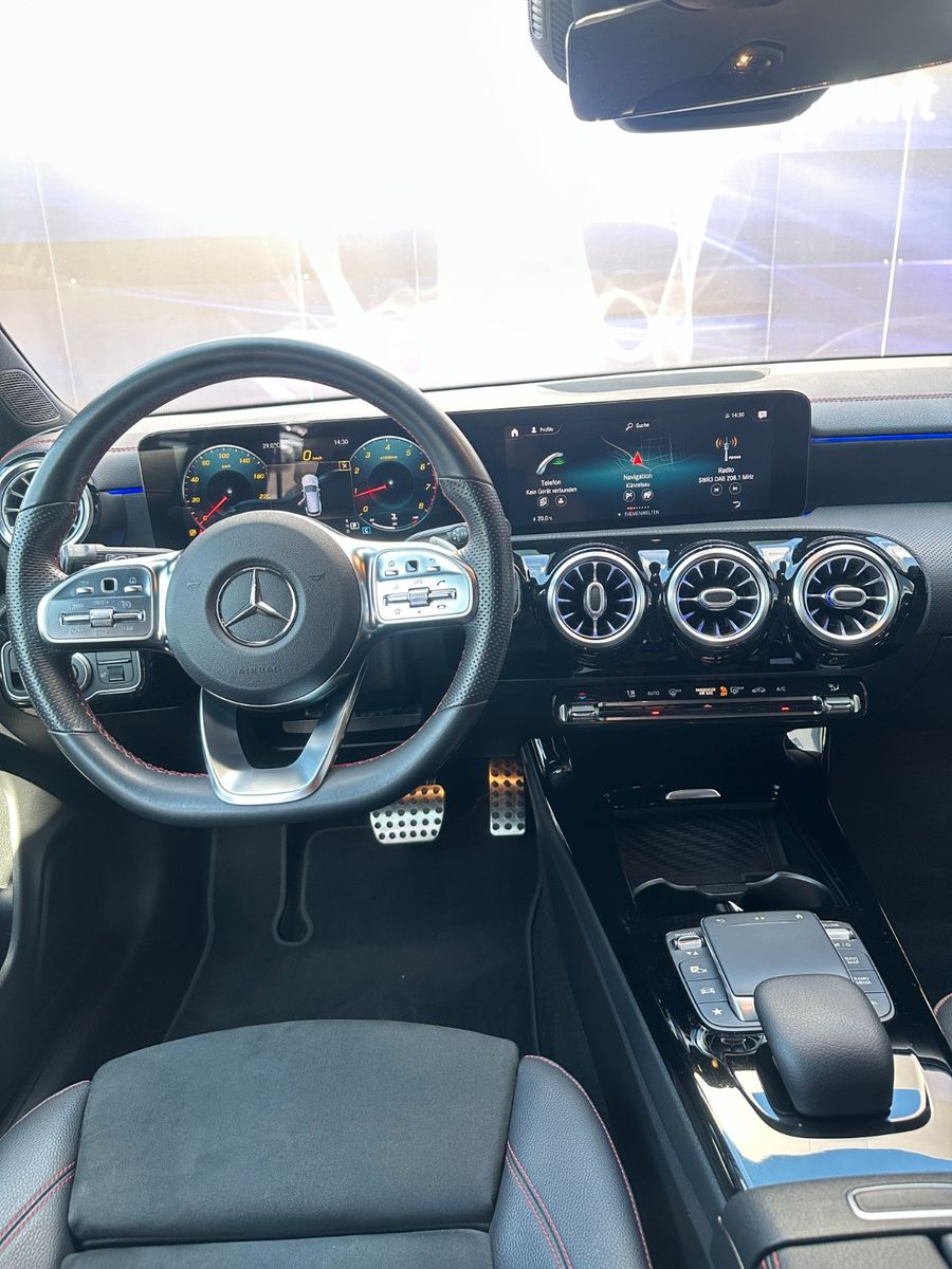 Fahrzeugabbildung Mercedes-Benz CLA 180 SB AMG-LED-Nightpaket