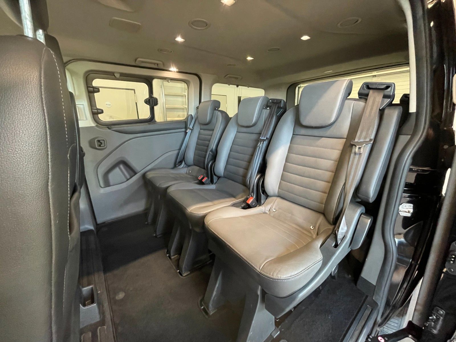 Fahrzeugabbildung Ford Tourneo Custom Kombi 310 L1 Tourneo Titanium