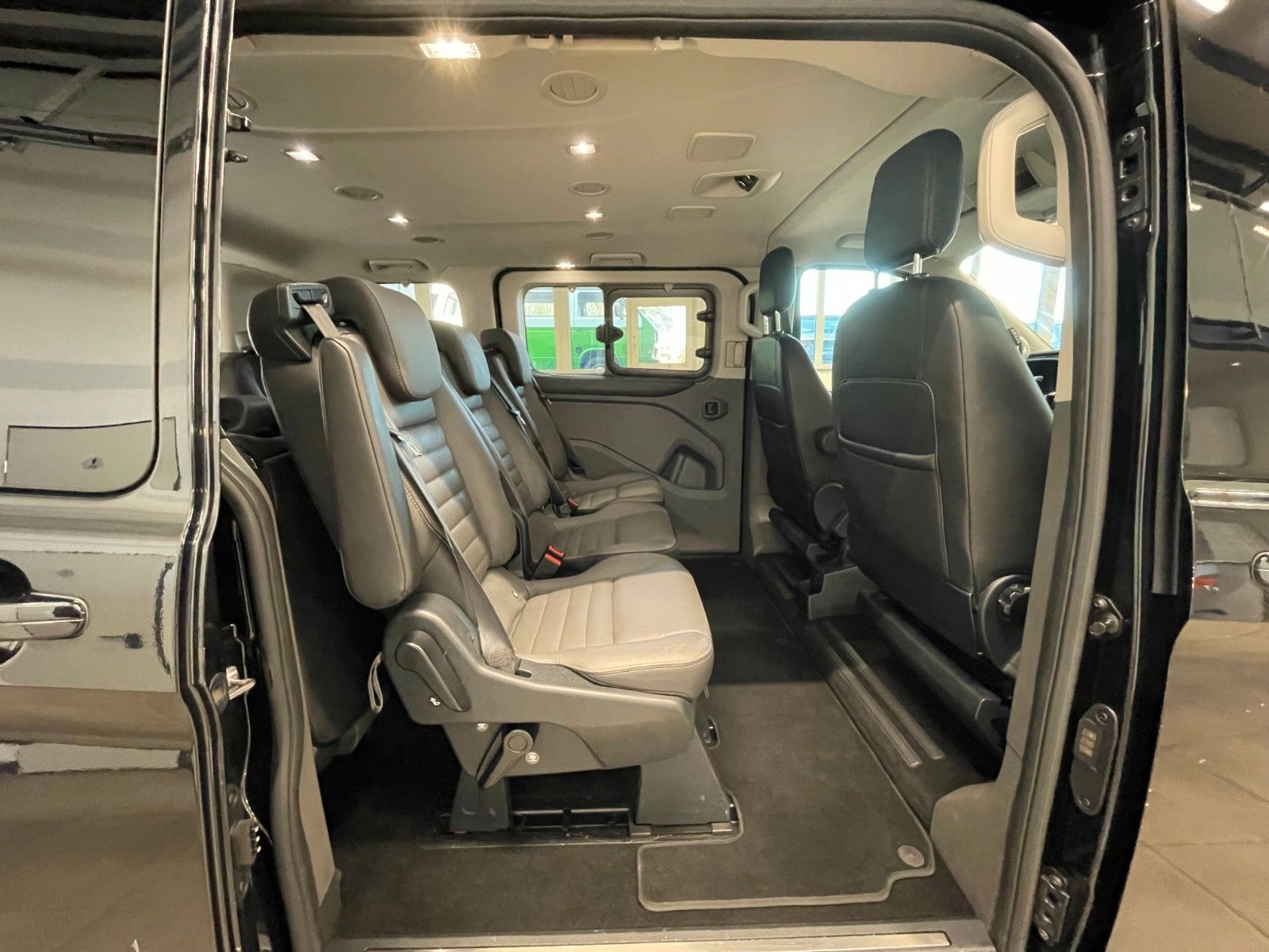 Fahrzeugabbildung Ford Tourneo Custom Kombi 310 L1 Tourneo Titanium