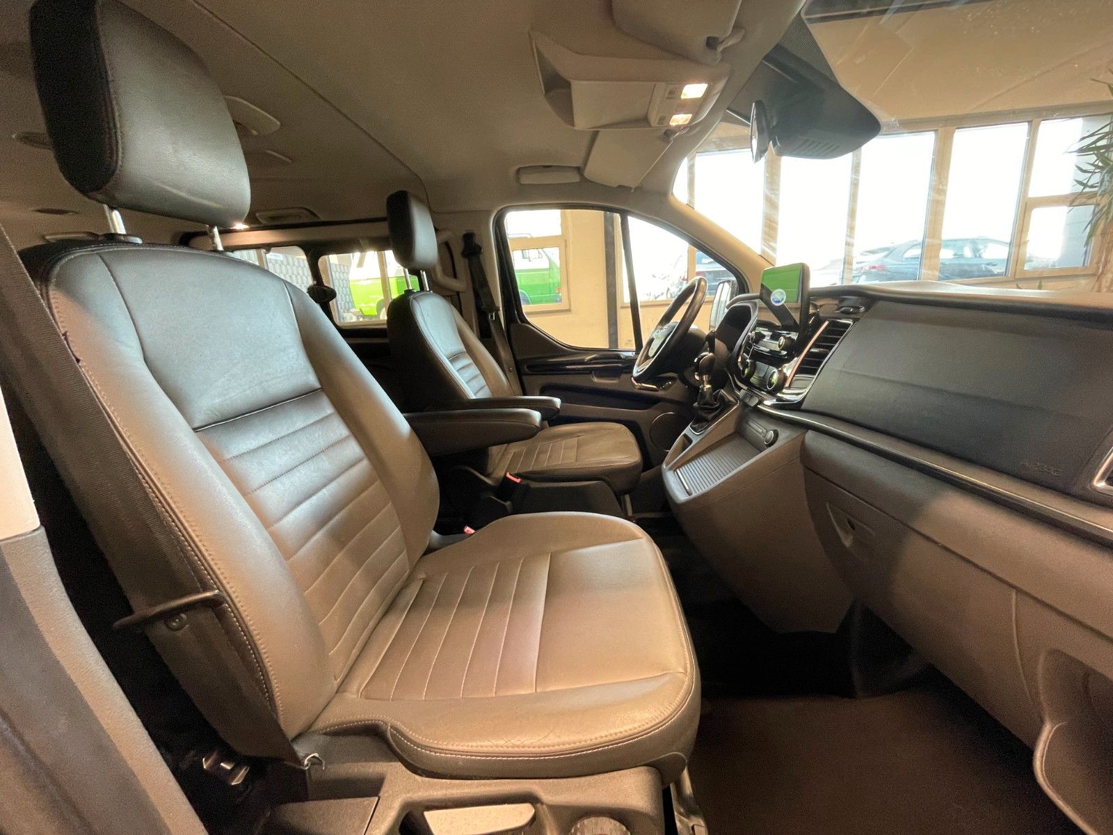 Fahrzeugabbildung Ford Tourneo Custom Kombi 310 L1 Tourneo Titanium