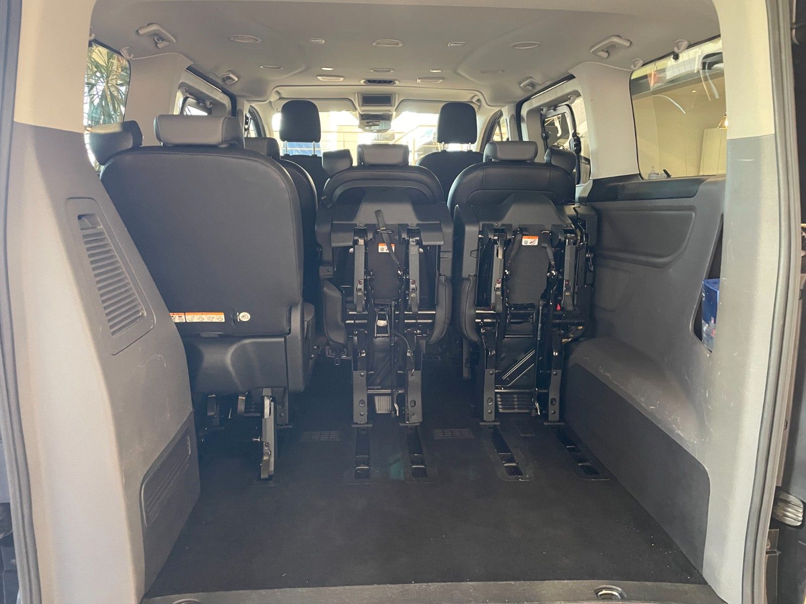 Fahrzeugabbildung Ford Tourneo Custom Kombi 310 L1 Tourneo Titanium