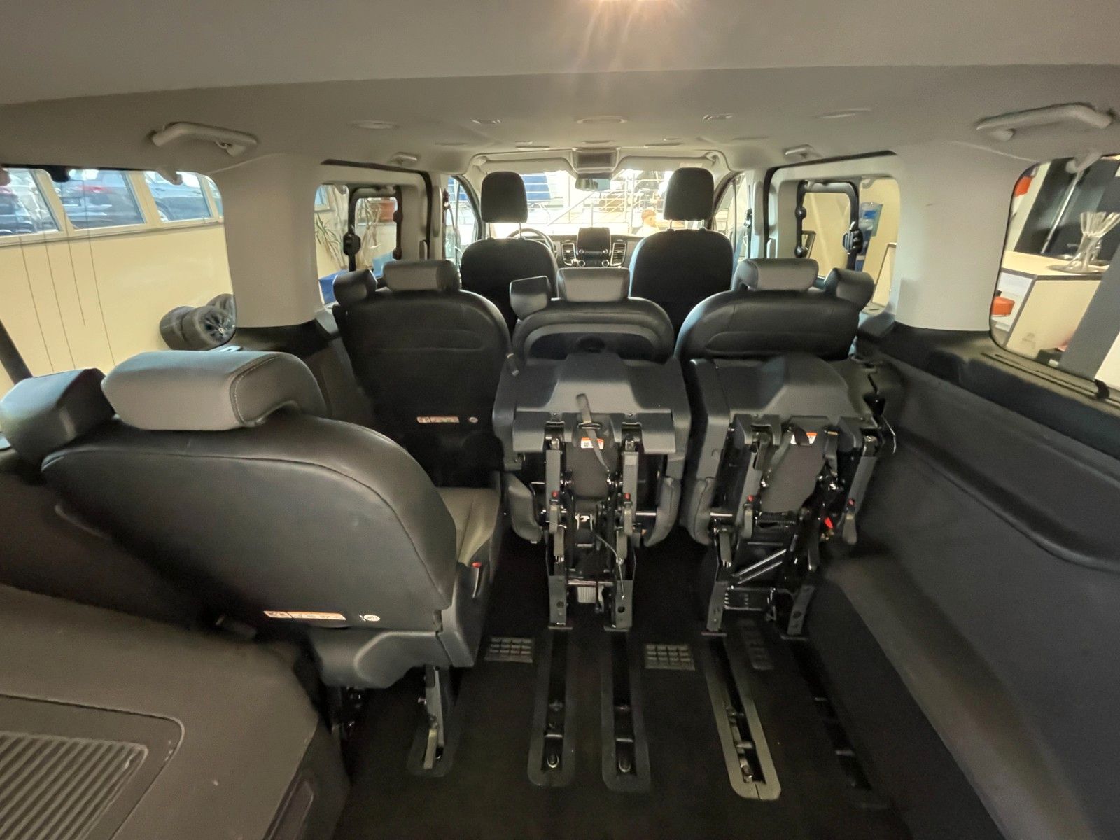 Fahrzeugabbildung Ford Tourneo Custom Kombi 310 L1 Tourneo Titanium