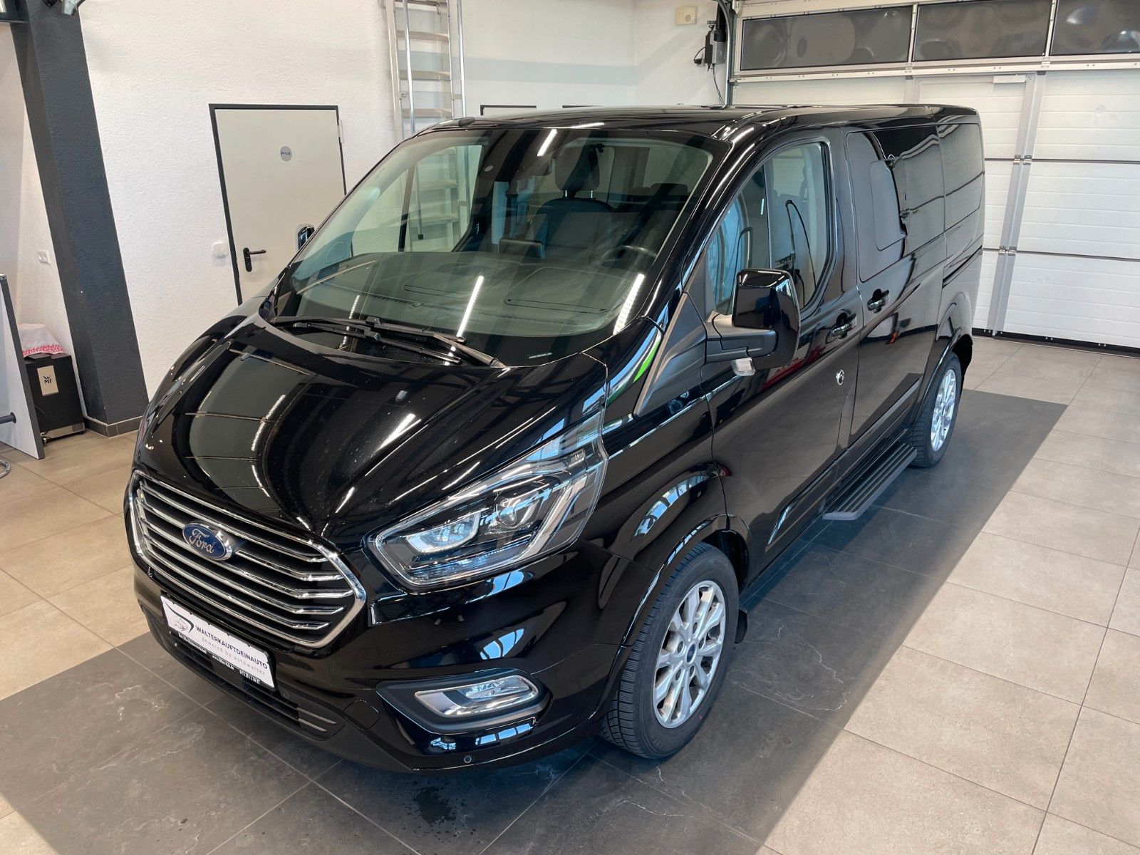Fahrzeugabbildung Ford Tourneo Custom Kombi 310 L1 Tourneo Titanium