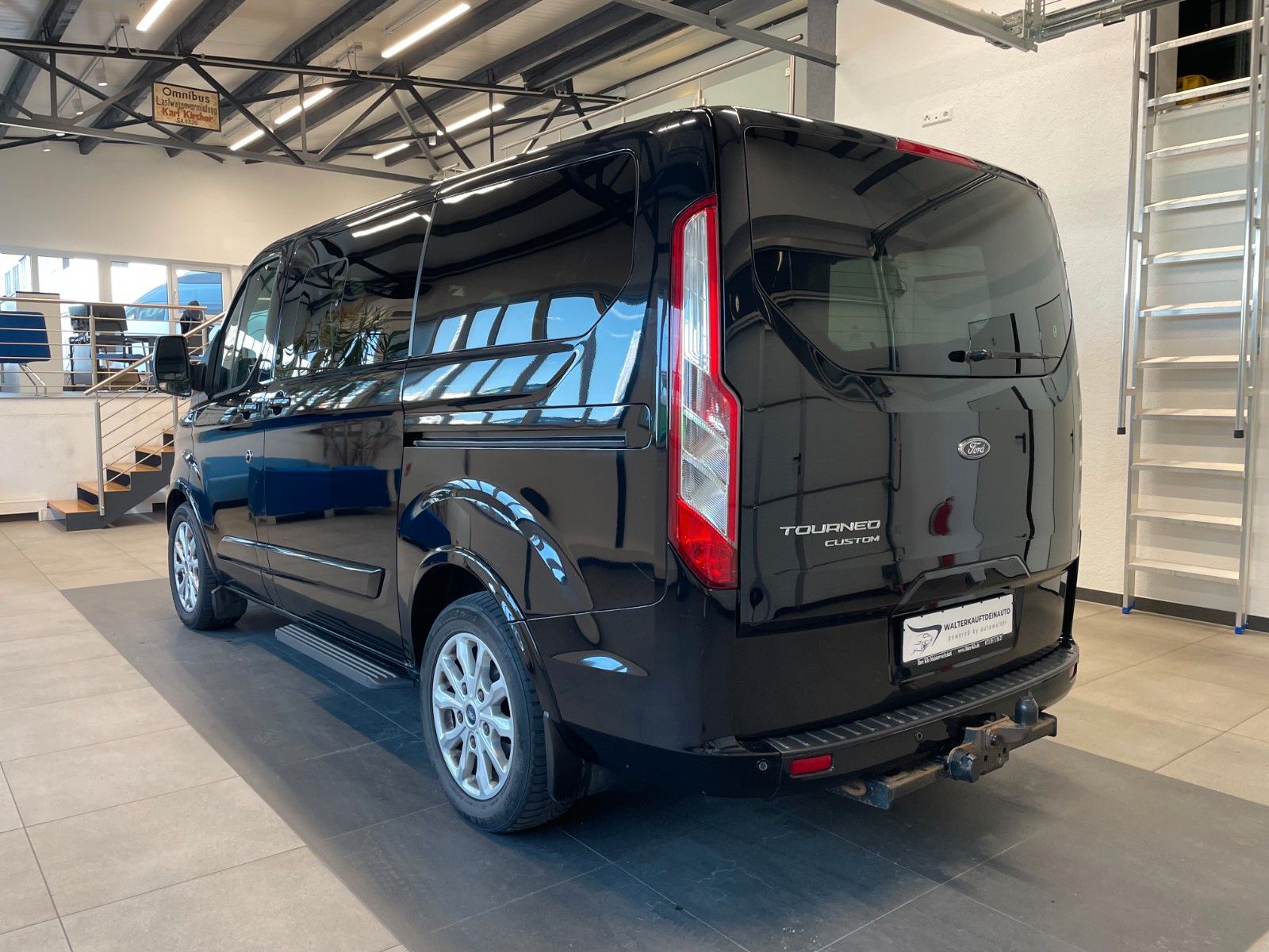 Fahrzeugabbildung Ford Tourneo Custom Kombi 310 L1 Tourneo Titanium