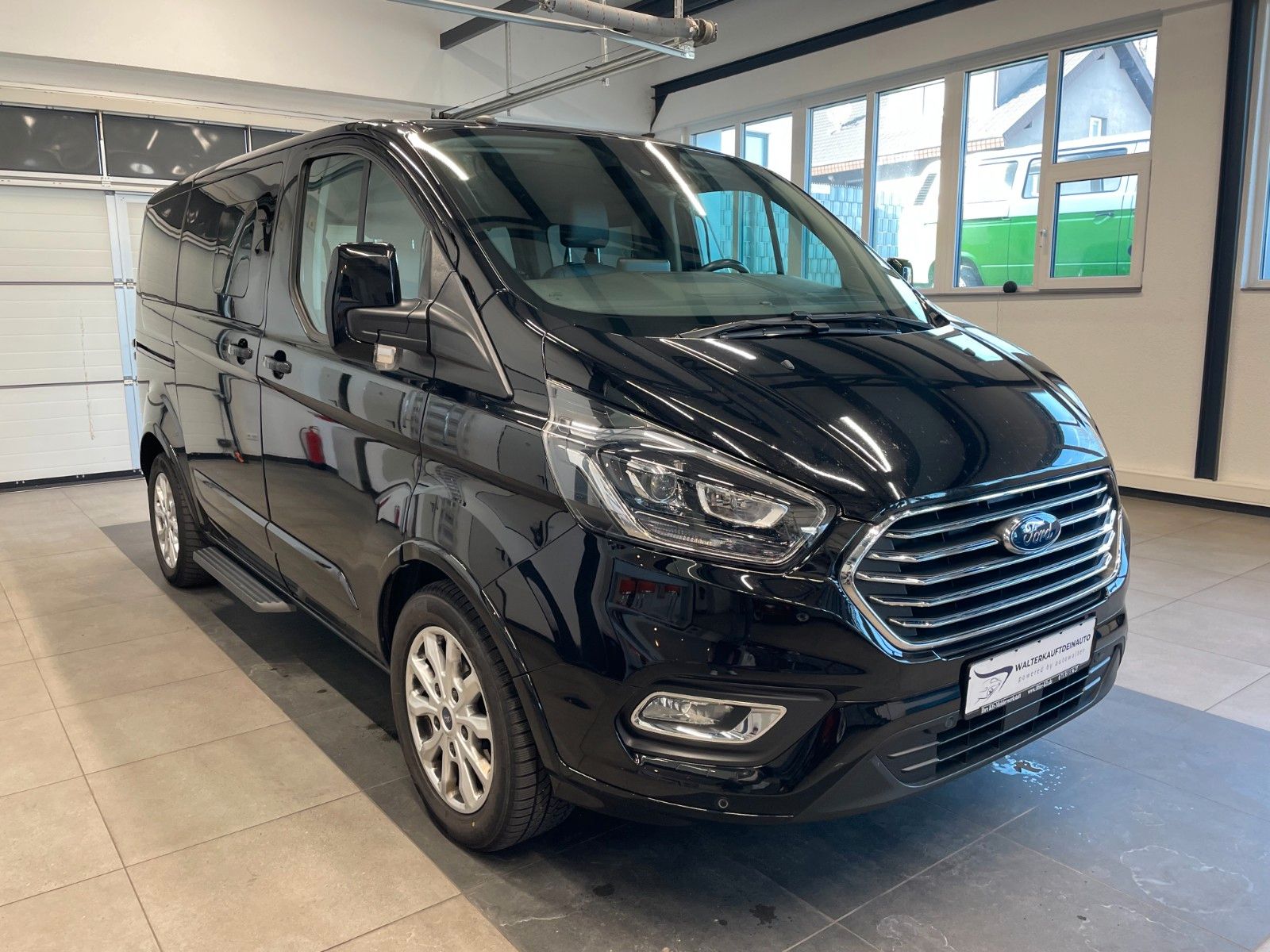 Fahrzeugabbildung Ford Tourneo Custom Kombi 310 L1 Tourneo Titanium