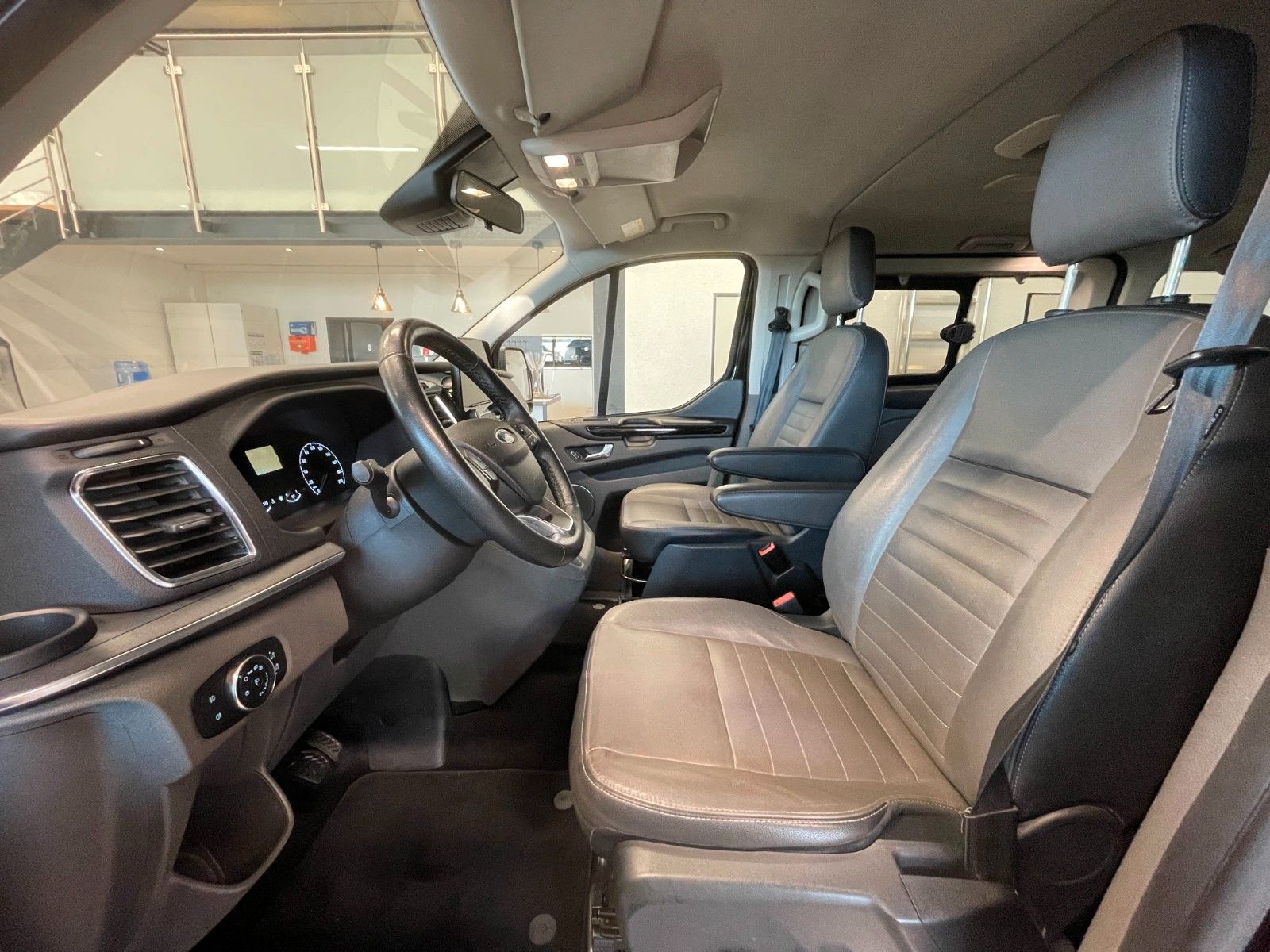 Fahrzeugabbildung Ford Tourneo Custom Kombi 310 L1 Tourneo Titanium