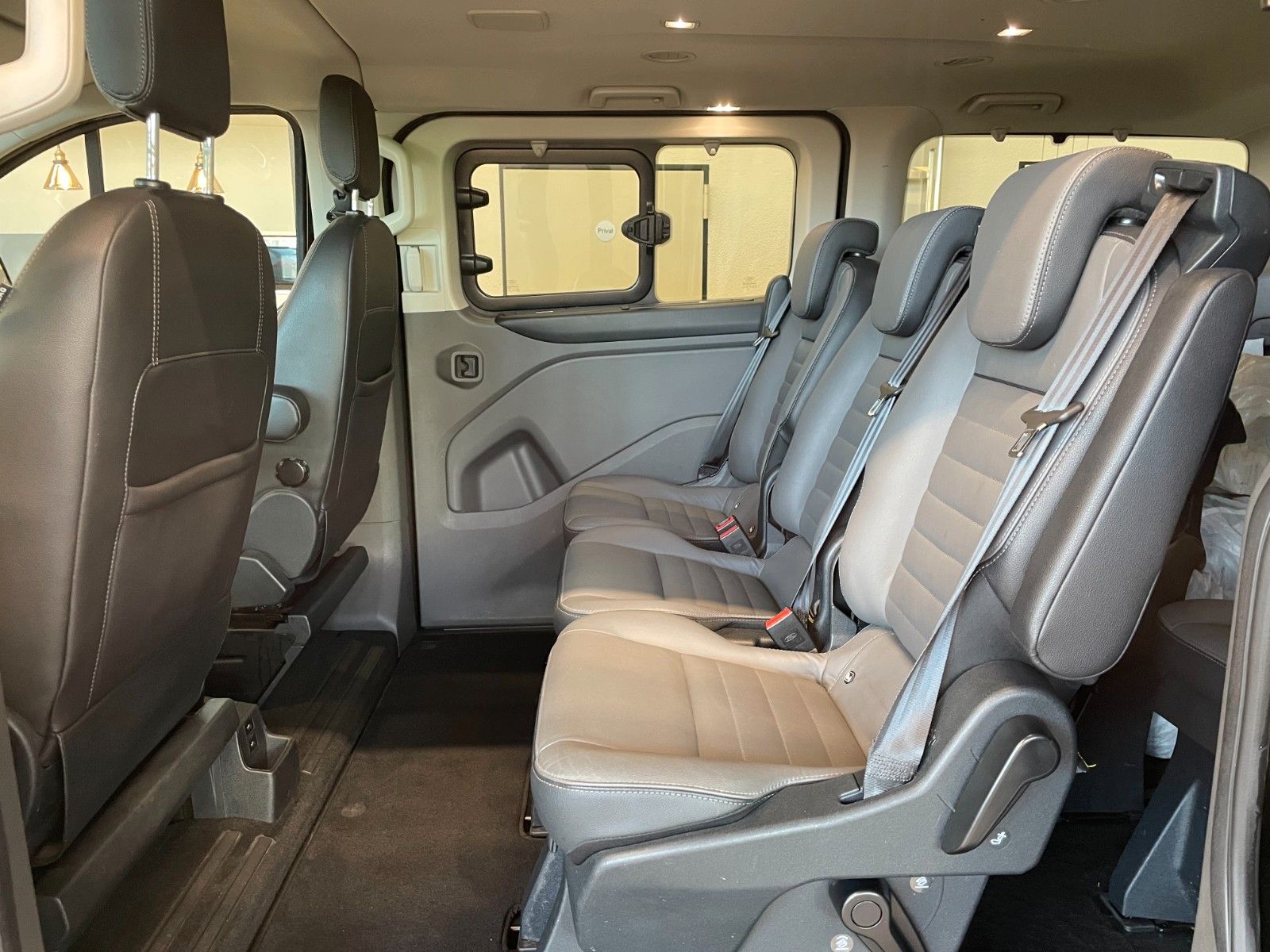 Fahrzeugabbildung Ford Tourneo Custom Kombi 310 L1 Tourneo Titanium