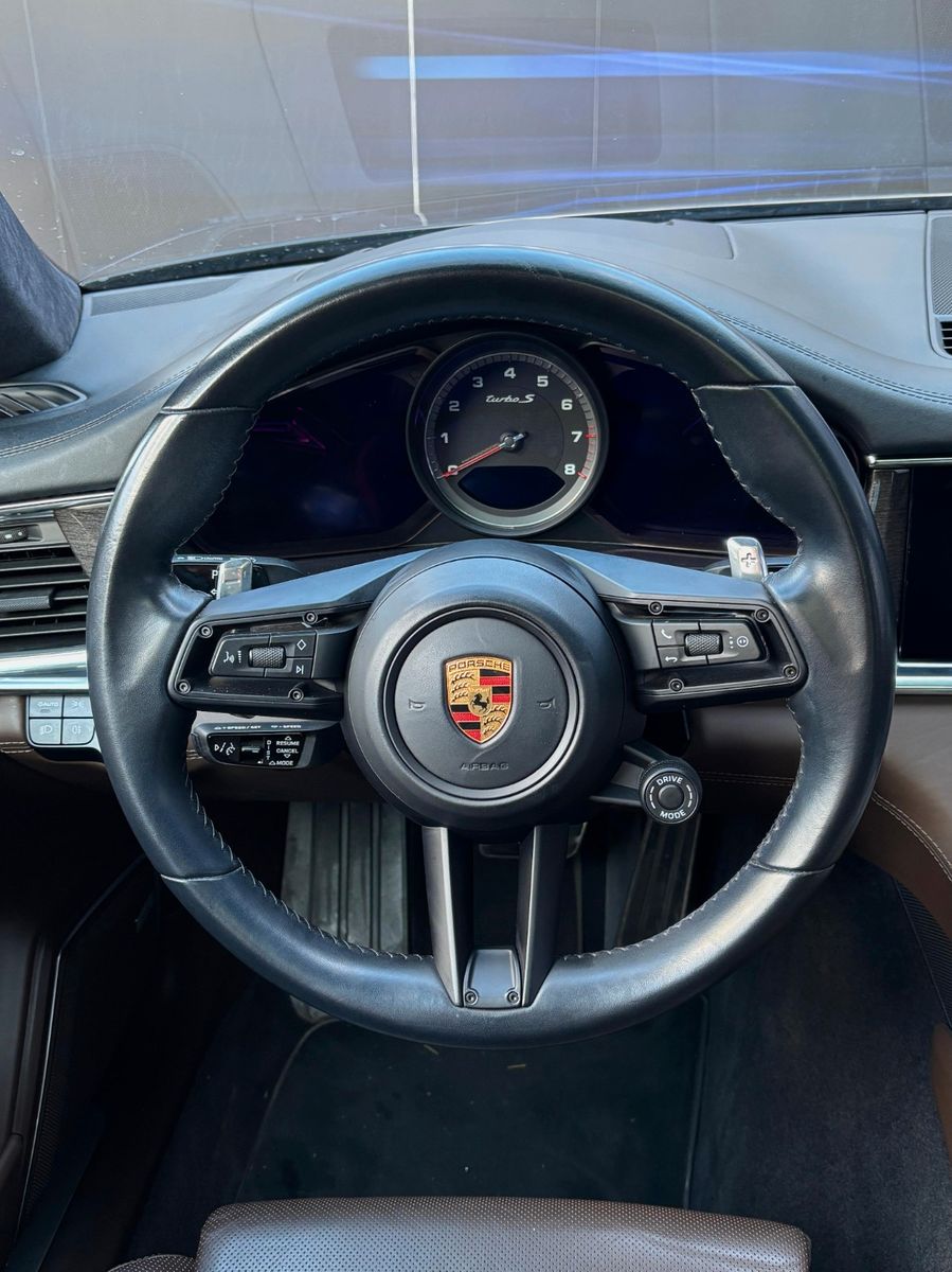 Fahrzeugabbildung Porsche Panamera Turbo S-Vollausstattung