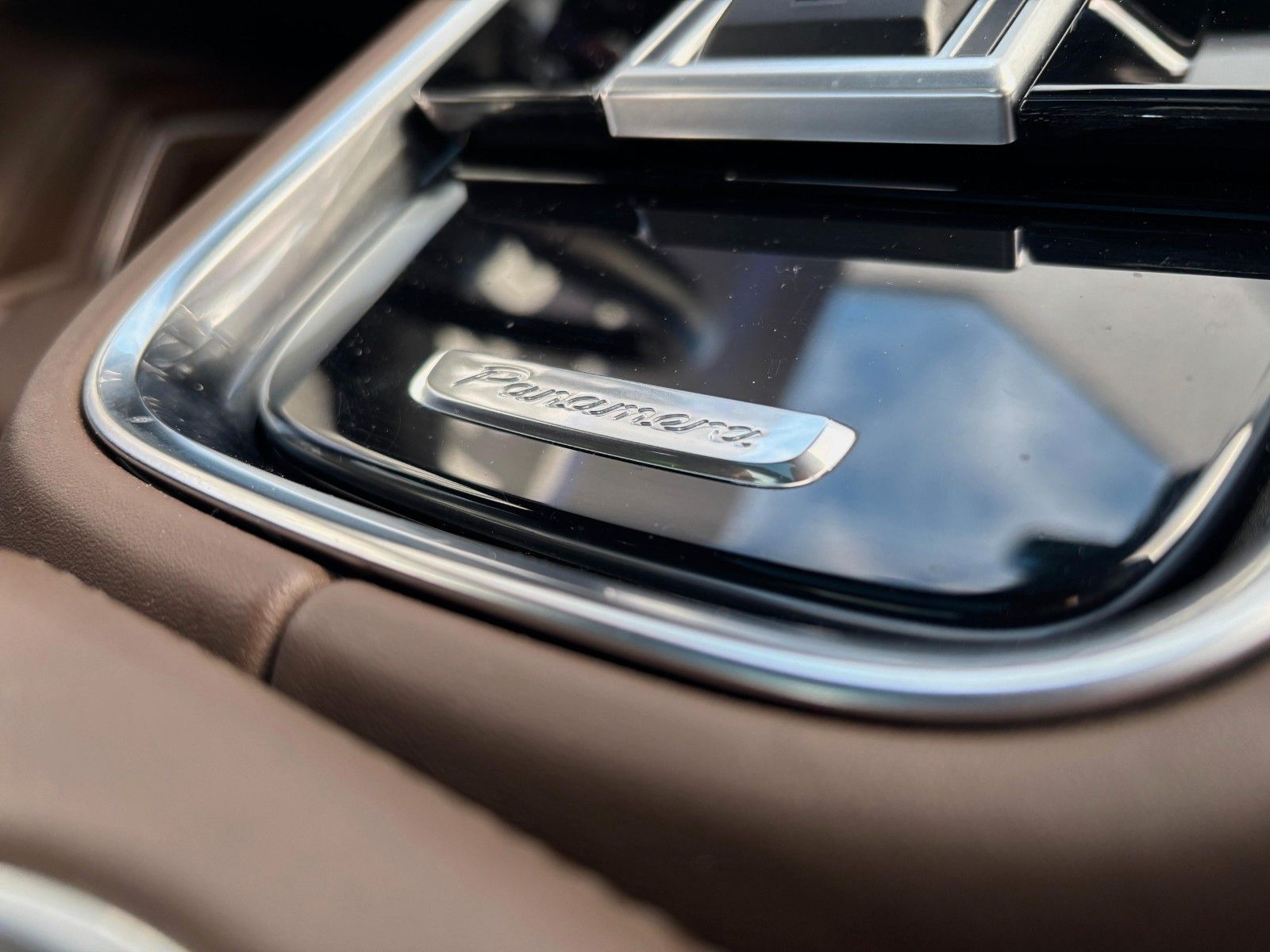 Fahrzeugabbildung Porsche Panamera Turbo S-Vollausstattung