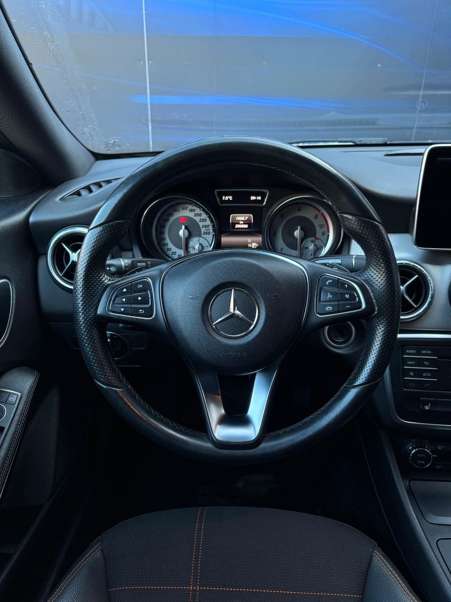 Fahrzeugabbildung Mercedes-Benz Shooting Brake CLA 220 CDI  d AHK Schwenkbar