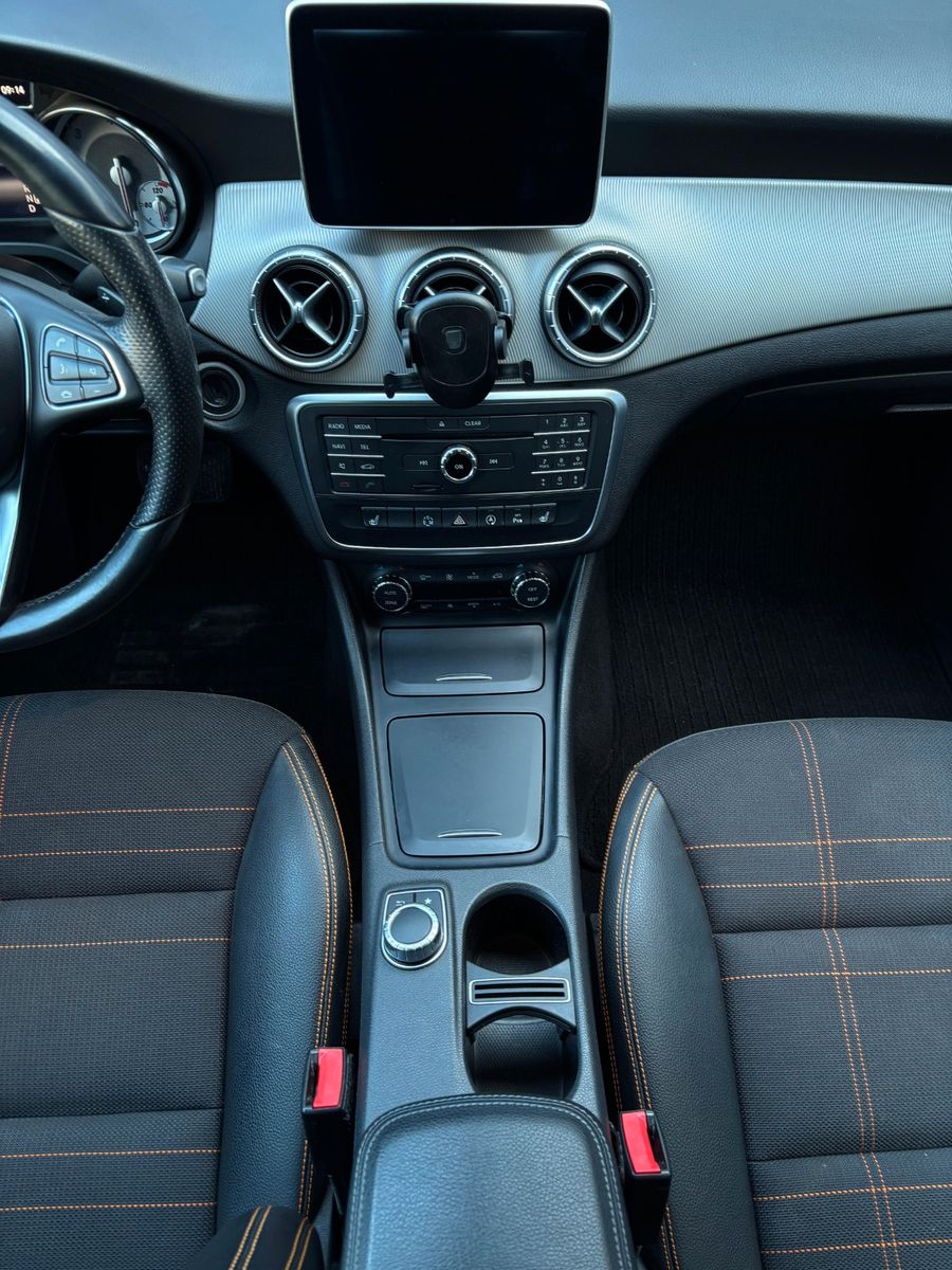 Fahrzeugabbildung Mercedes-Benz Shooting Brake CLA 220 CDI  d AHK Schwenkbar