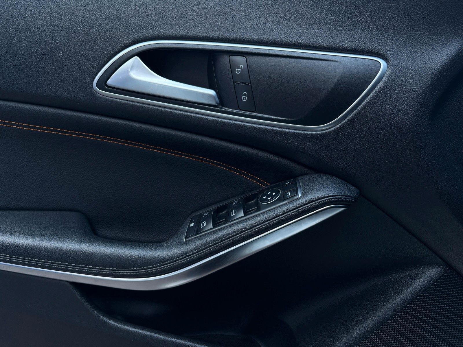 Fahrzeugabbildung Mercedes-Benz Shooting Brake CLA 220 CDI  d AHK Schwenkbar