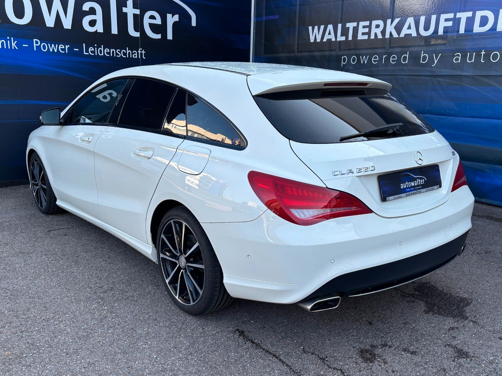 Fahrzeugabbildung Mercedes-Benz Shooting Brake CLA 220 CDI  d AHK Schwenkbar