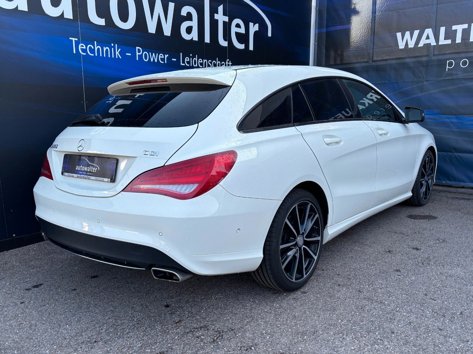 Fahrzeugabbildung Mercedes-Benz Shooting Brake CLA 220 CDI  d AHK Schwenkbar