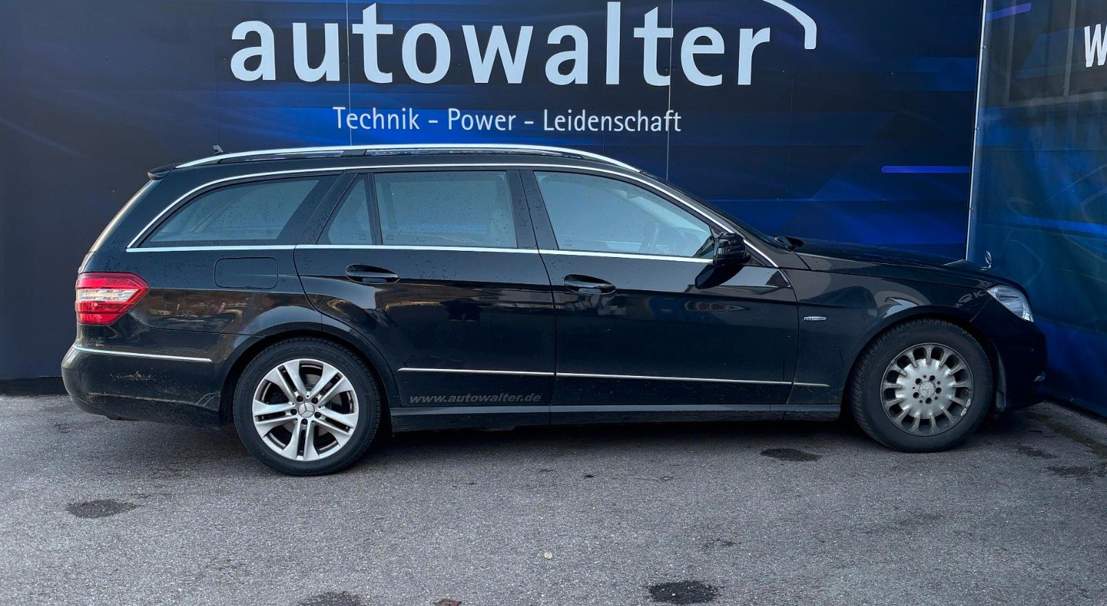 Fahrzeugabbildung Mercedes-Benz E 220 E T-Modell E 220 CDI BlueEfficiency