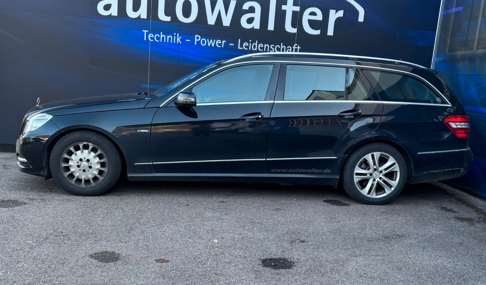 Fahrzeugabbildung Mercedes-Benz E 220 E T-Modell E 220 CDI BlueEfficiency
