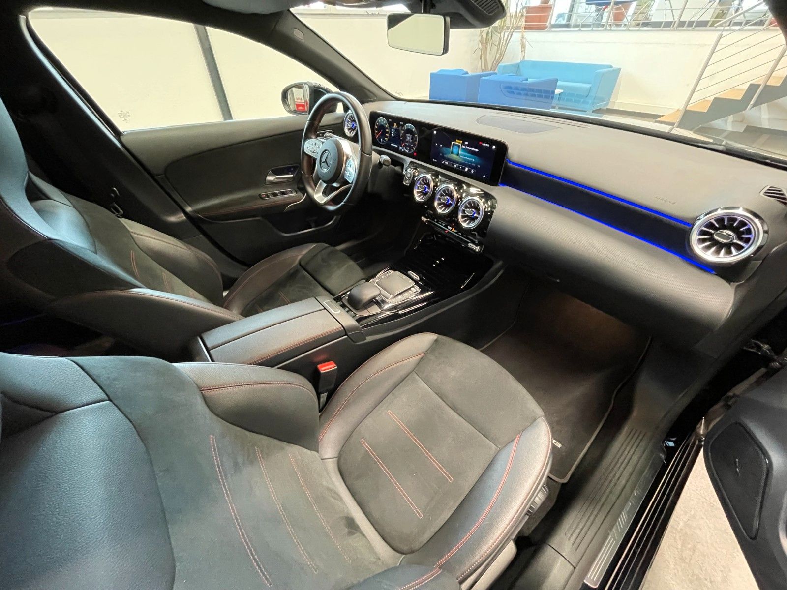 Fahrzeugabbildung Mercedes-Benz A 35 AMG 4Matic*Night-Paket*1.Hand*LED