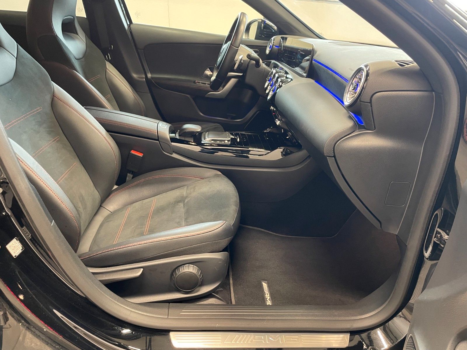 Fahrzeugabbildung Mercedes-Benz A 35 AMG 4Matic*Night-Paket*1.Hand*LED