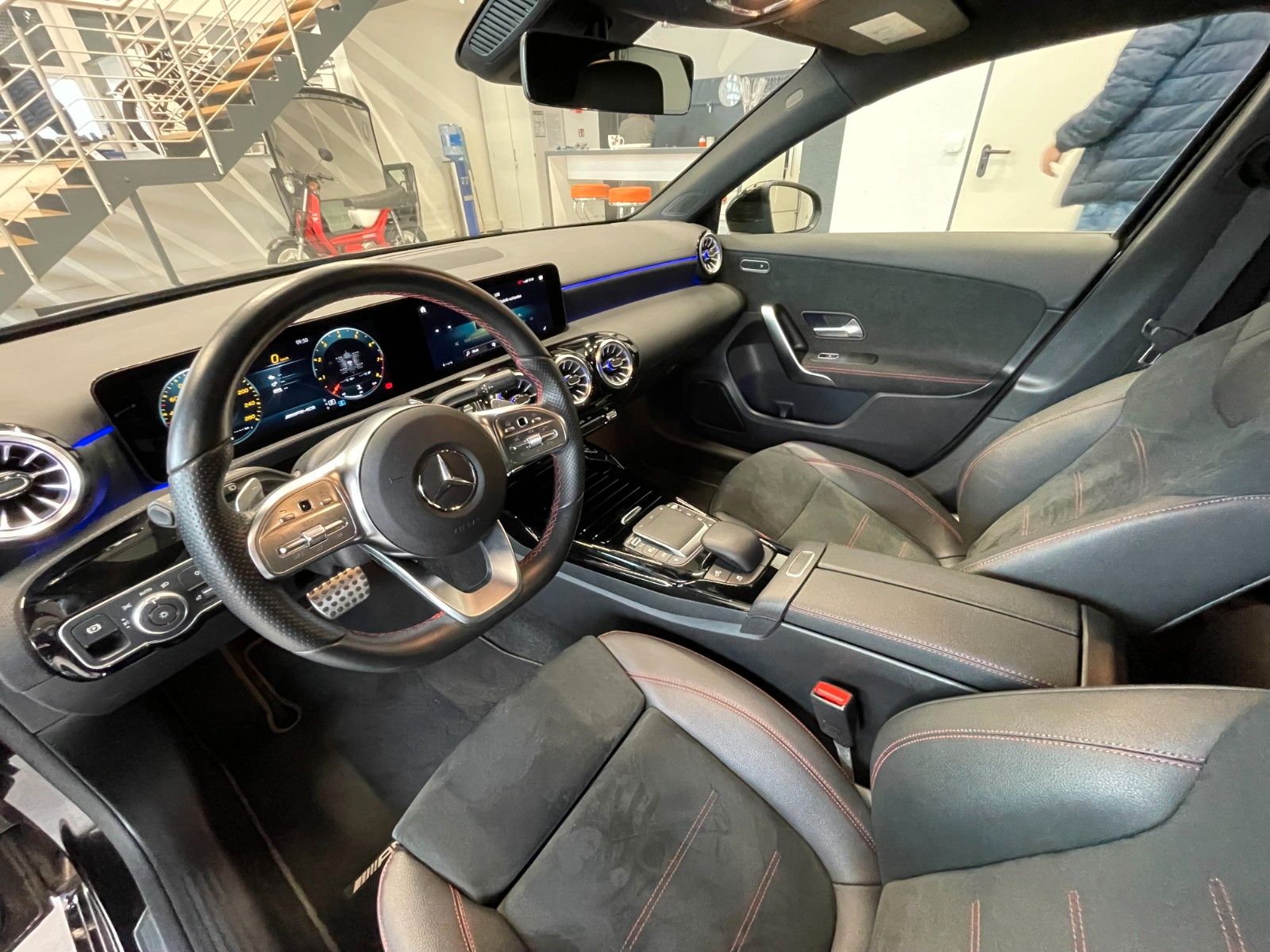 Fahrzeugabbildung Mercedes-Benz A 35 AMG 4Matic*Night-Paket*1.Hand*LED